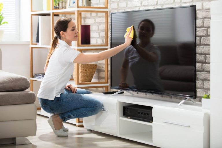 Как очистить экран телевизора?