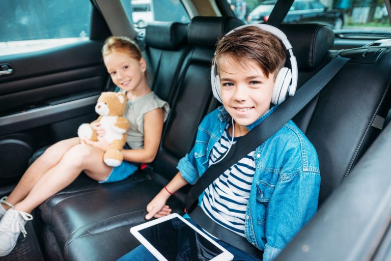 Чем занять детей в машине: наш список занятий!